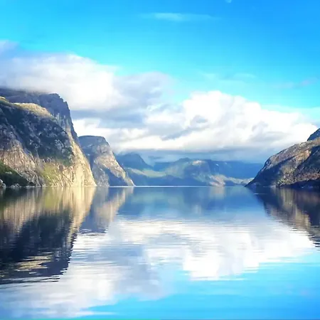 Vakantiehuis Beautiful Line With Sauna Near Pulpit Rock