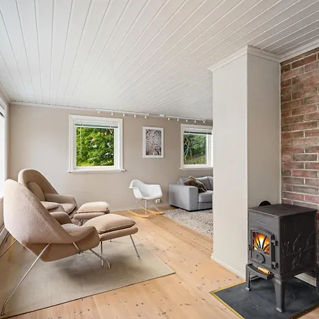 Vakantiehuis Beautiful Line With Sauna Near Pulpit Rock Forsand